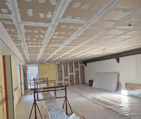 Interieur vóór gyprocwerken aan plafonds en scheidingswanden