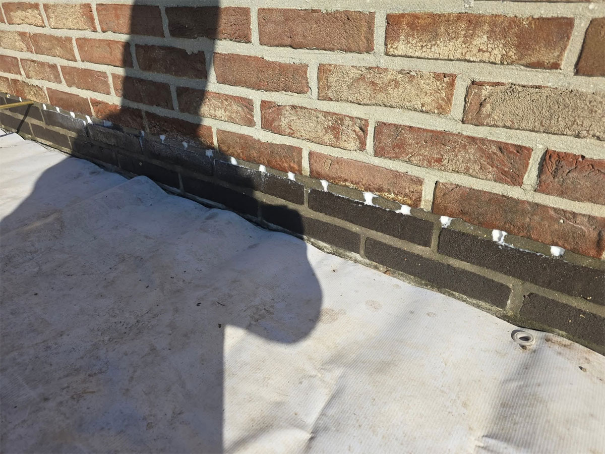 Behandelde muur na injectie tegen opstijgend vocht in Zele